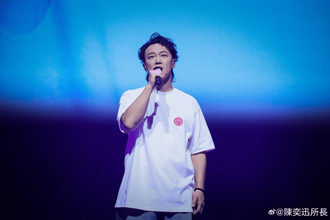 网传陈奕迅去世，歌手叶晓粤：假新闻，已向其助手求证