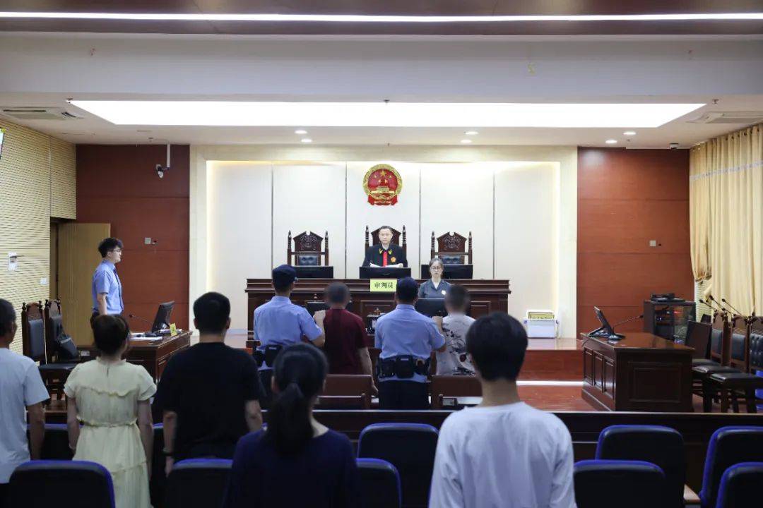 贩卖毒品、容留他人吸毒，广西河池宜州法院集中宣判两起毒案